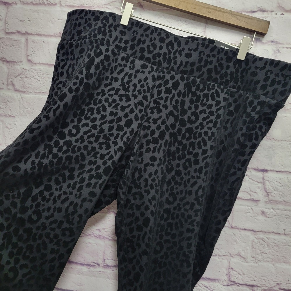 NEW Torrid Pixie Flocked Leopard Skinny Pants Wom… - image 9